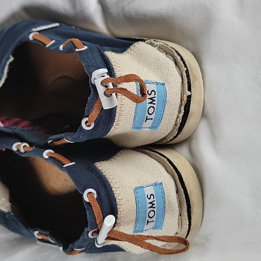 Toms - Picture 4 of 4